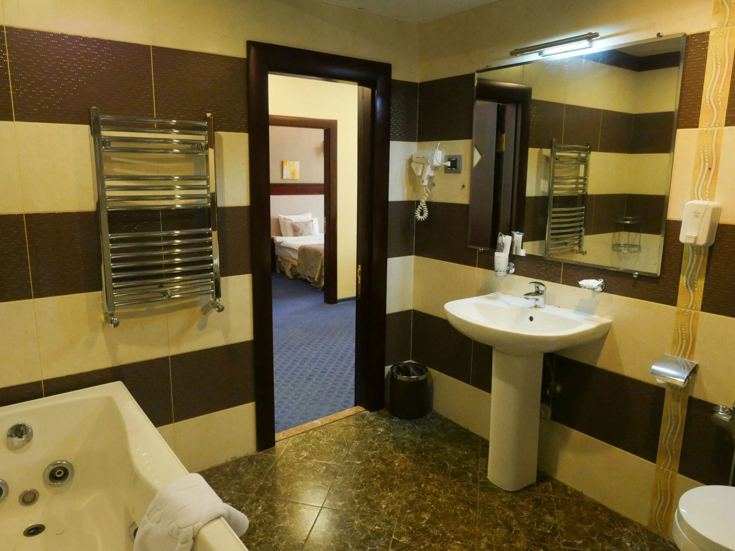 Отель Монолит Плаза