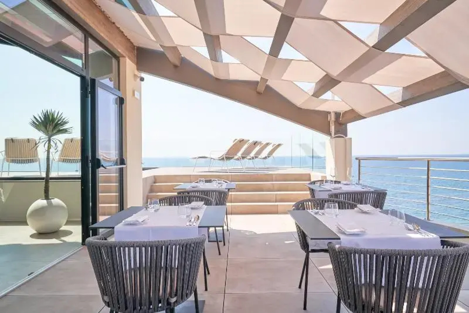 Palace Lido Hotel Suites