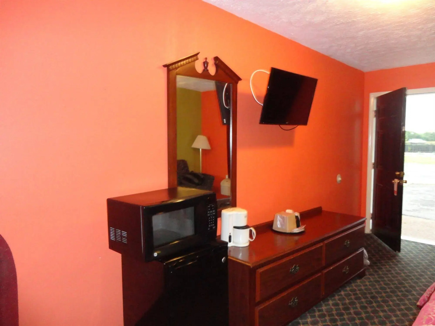 Royal Inn and Suites