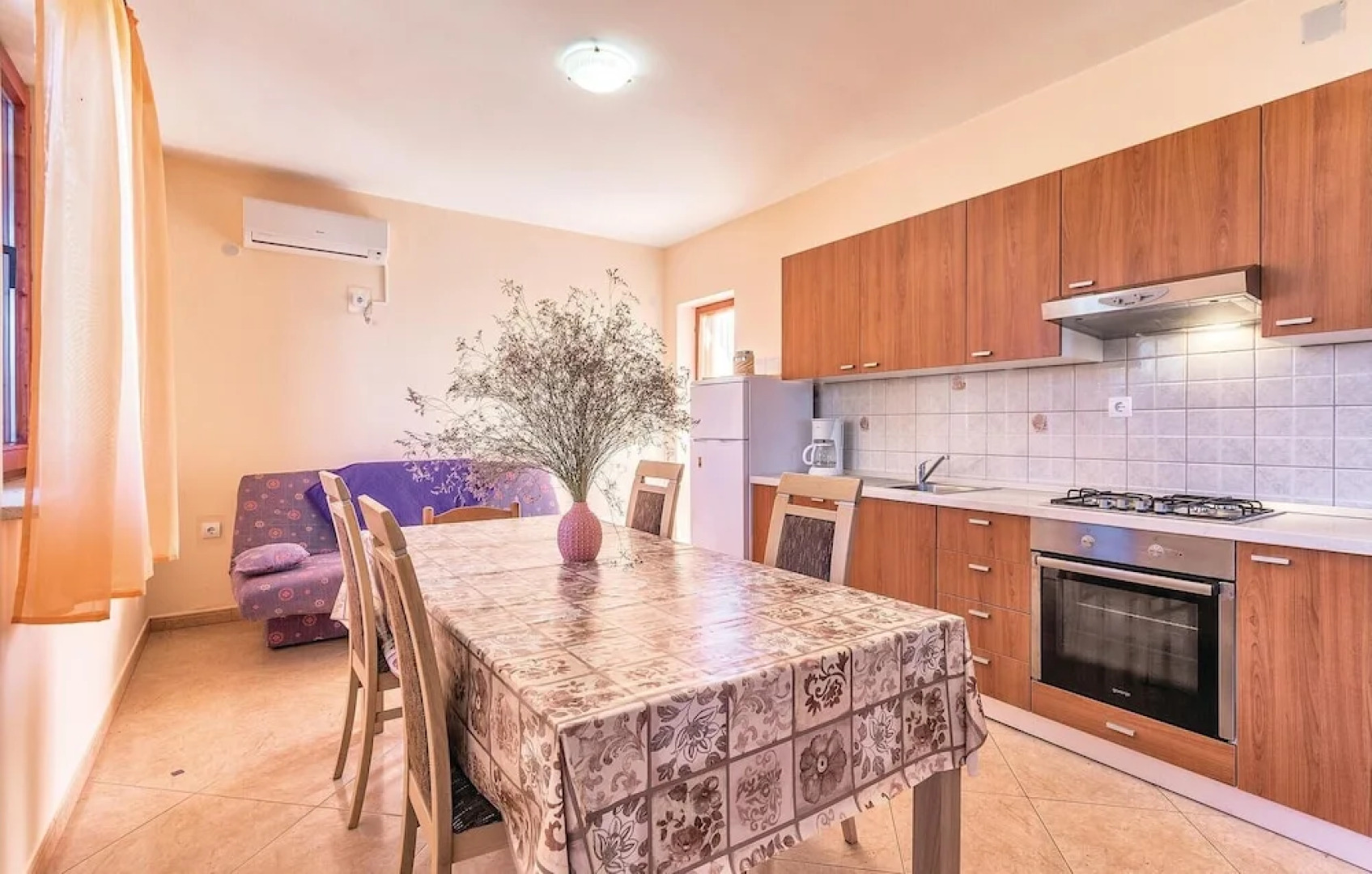 Nice Home in Bratulici With Wifi and 6 Bedrooms