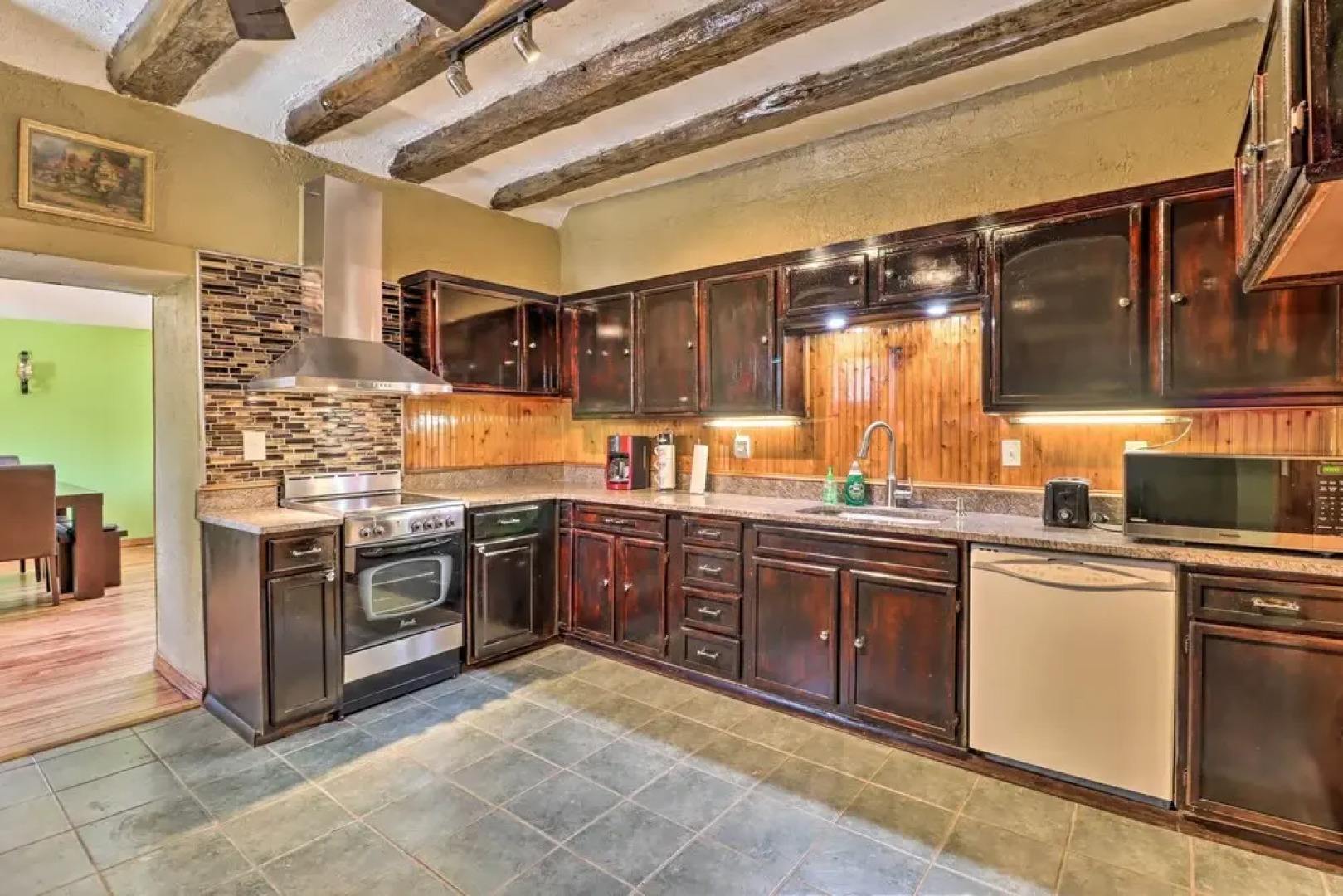 3 Mi to Lake: Spacious Tobyhanna Home & Guest Home