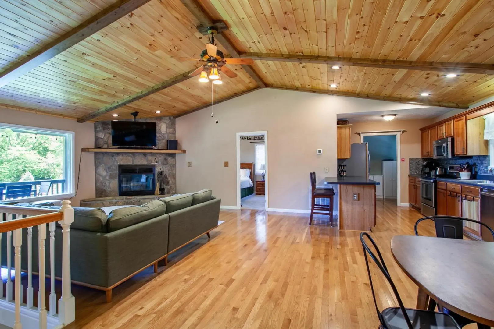 Ole Smoky BnB - Game Room, Hot Tub, Mtn Views!