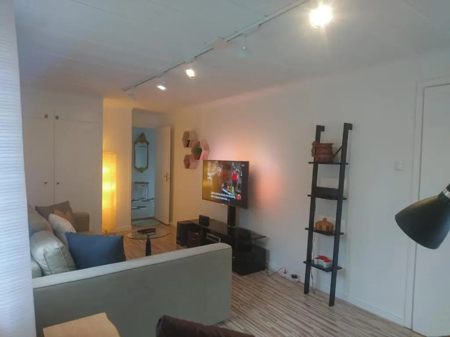 Ett hus med 3 sovrum med supersnabba internet fiberanslutningen 1000mb-100mb i Hög, 7 minuter från Hudiksvall