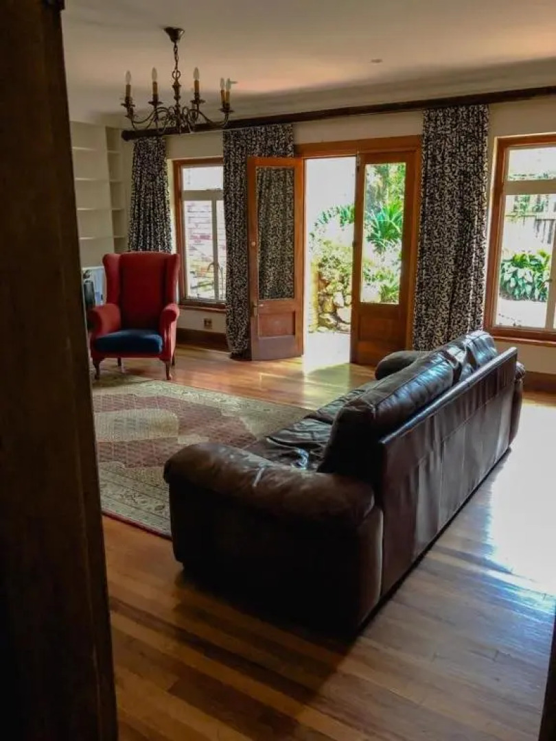 Secret Palace - Large 5 bedroom Family Home