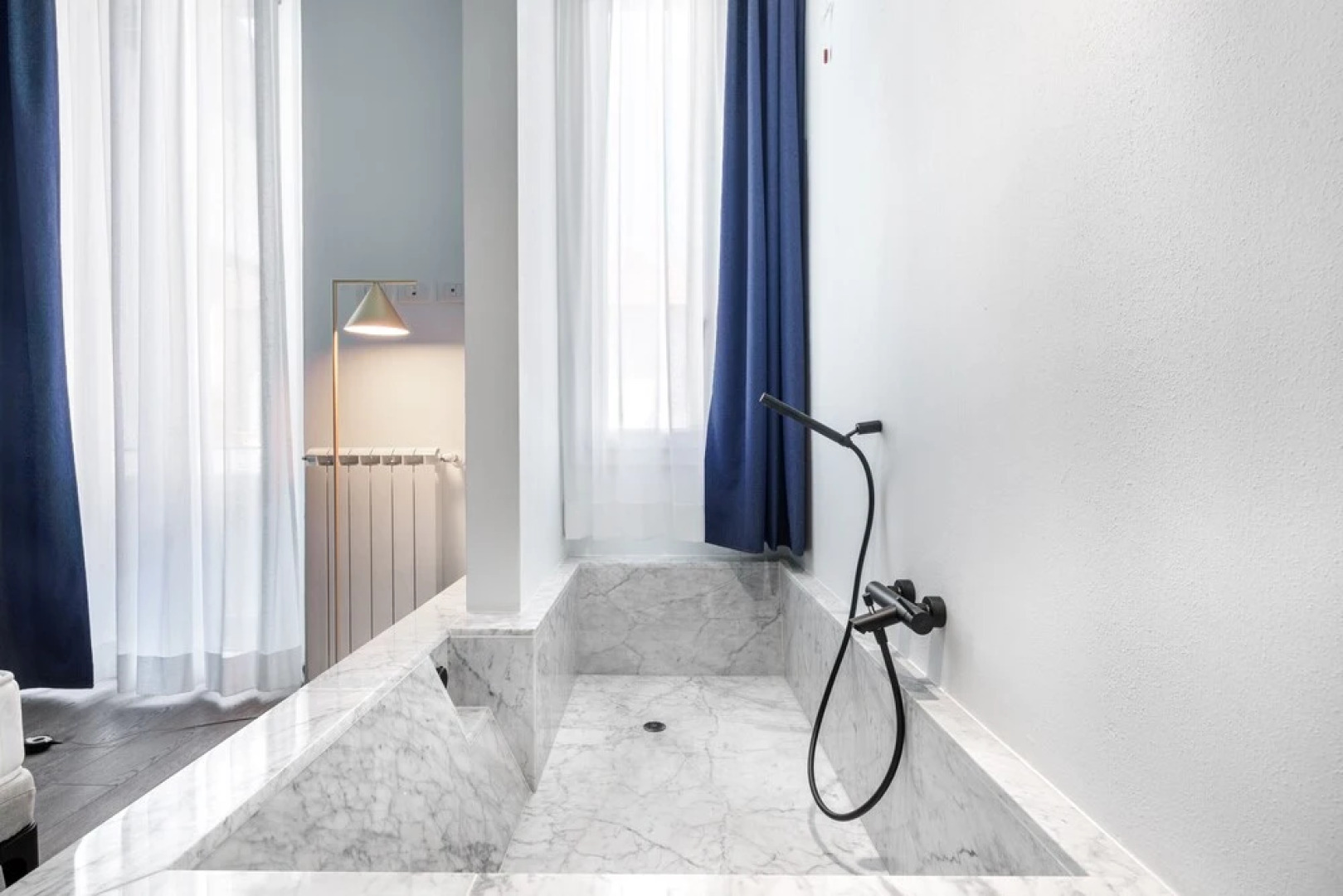 Cavour Deluxe by Mmega