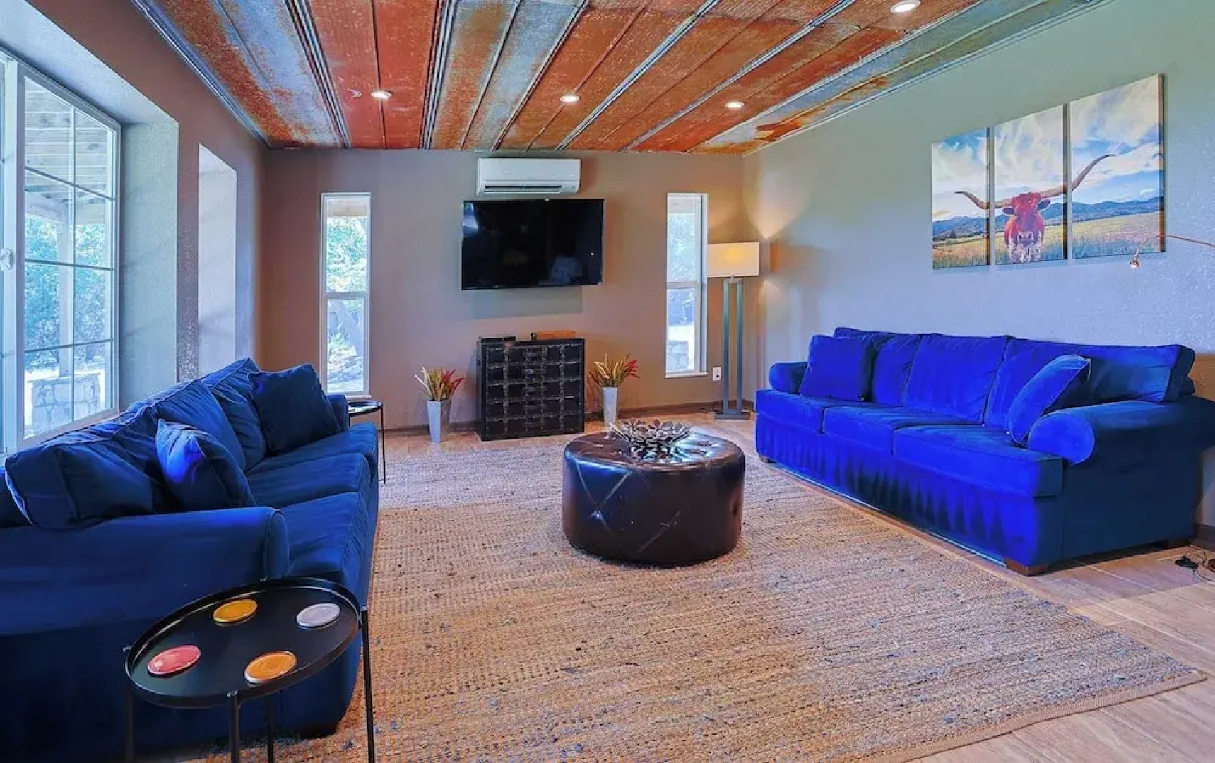 Willie's Hill Country Hideaway - Stay for 8 With Hot Tub & Fire Pit