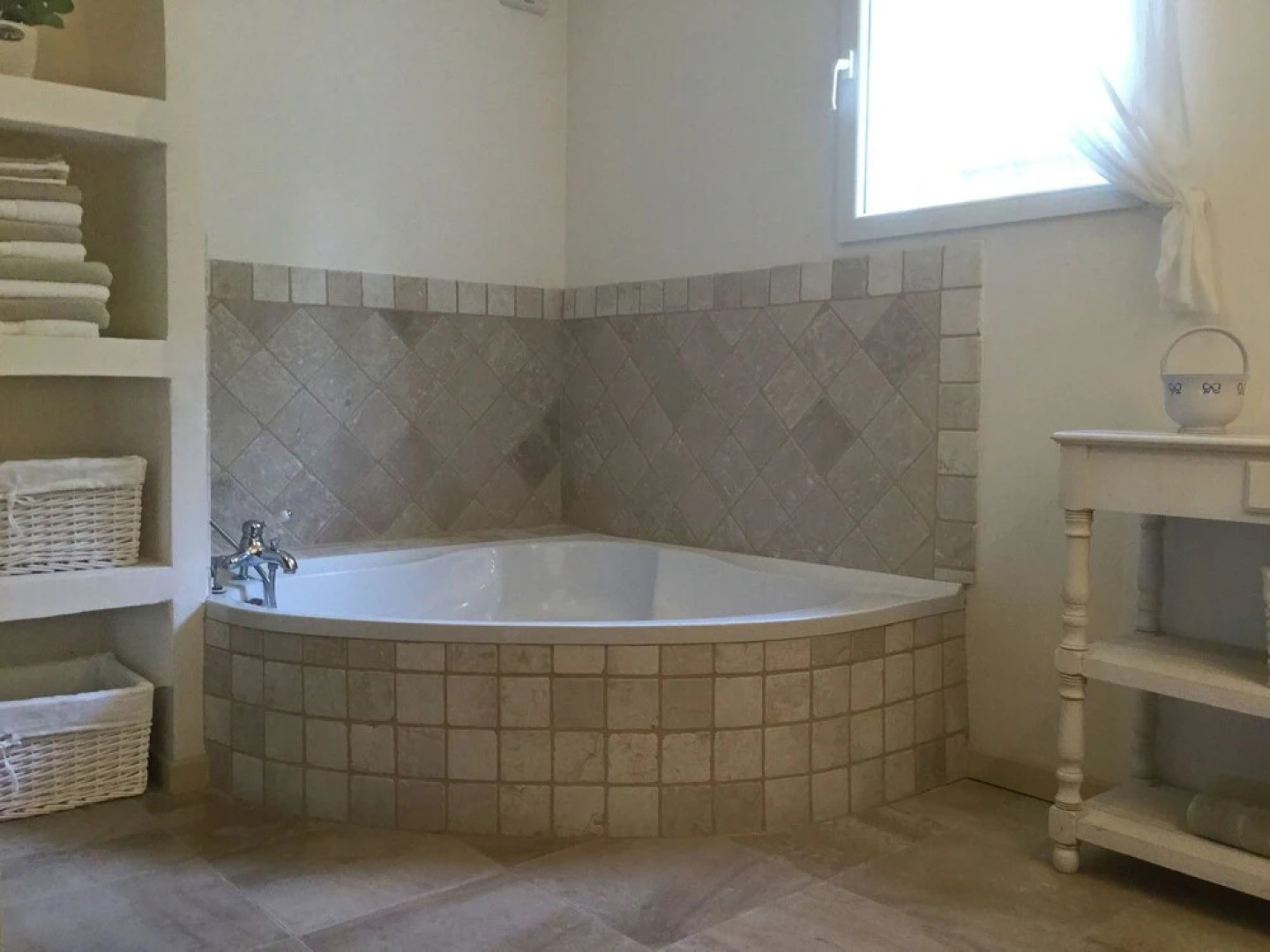 Inviting Villa in Saumane-de-vaucluse With Swimming Pool