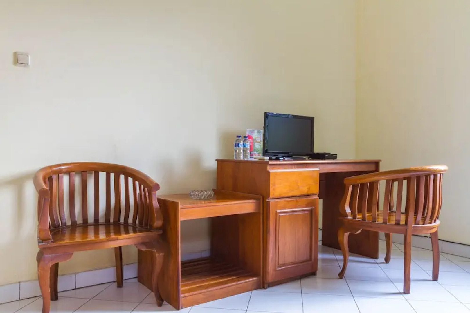 Reddoorz Near Grage City Mall 2