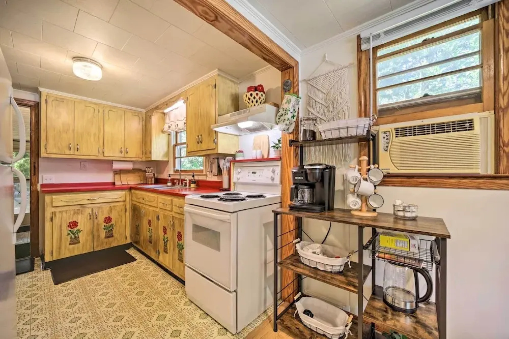 Cozy Franklin Cottage w/ Waterfront Views!