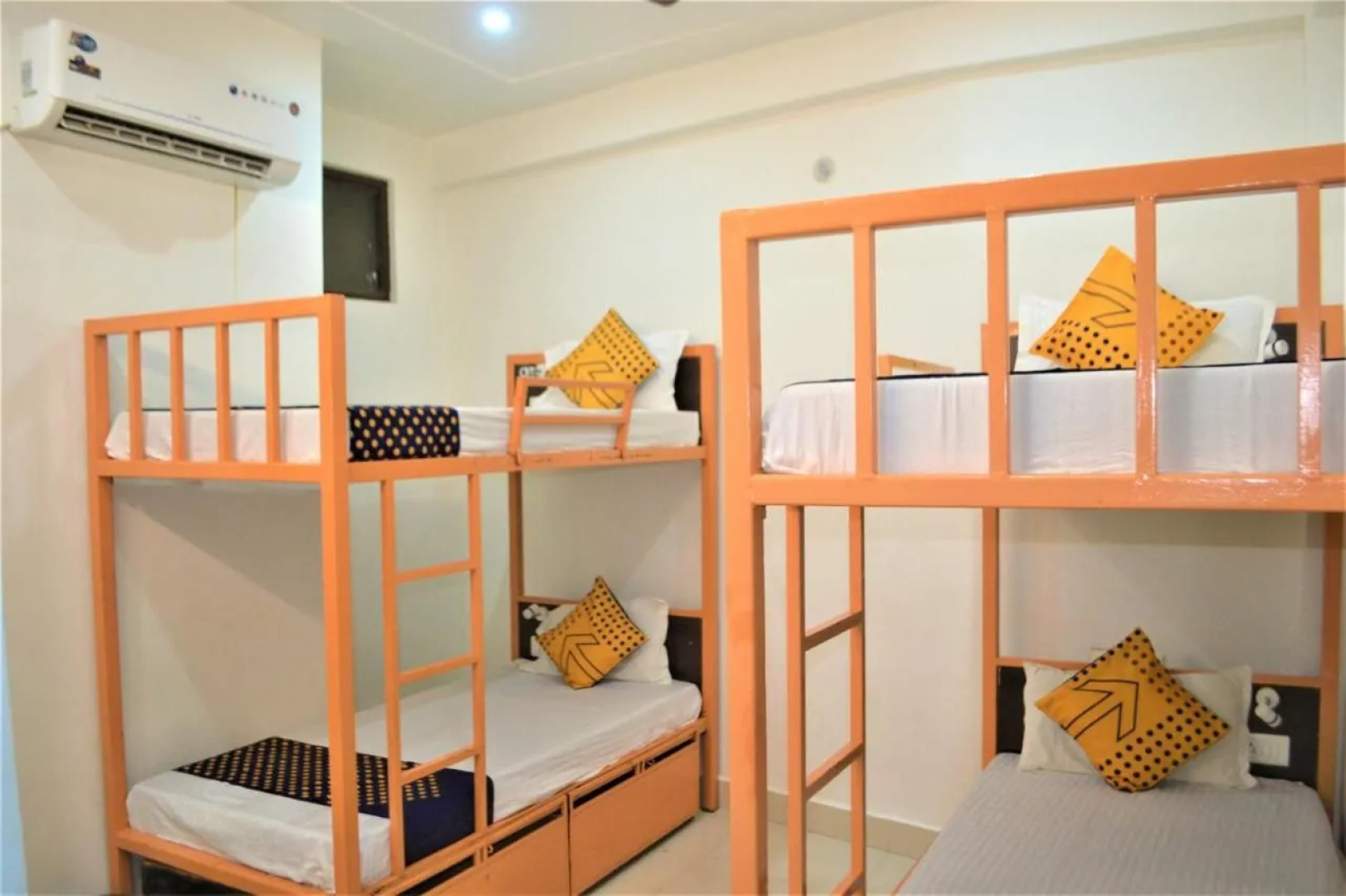 Bedweiser Backpackers Hostel