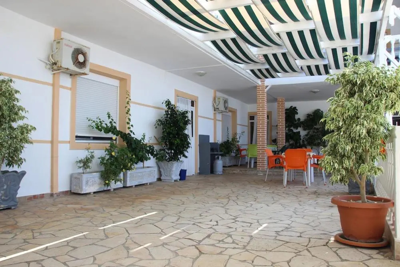 Qeparo Napolon Complex