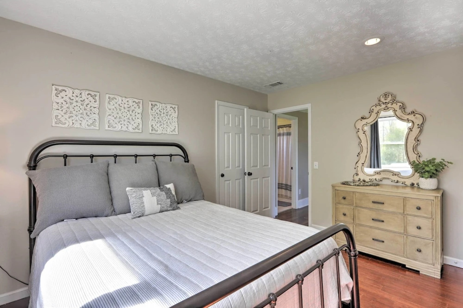 Pine Mountain Valley House w/ Pool & Grill!