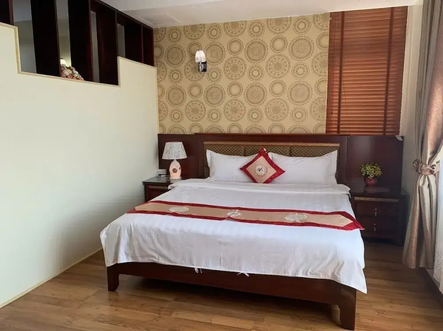 Duc Trung Hotel CB by Bayluxury