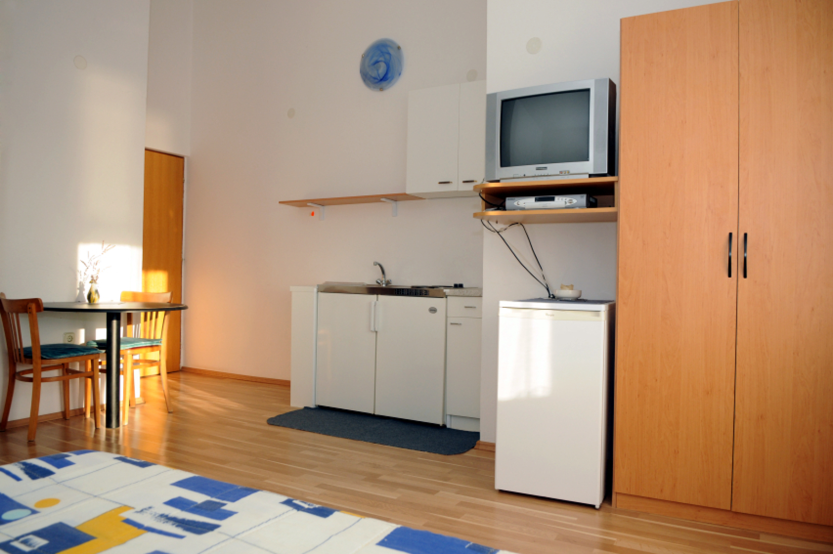 Studio apartment Port - great loaction and free parking: SA3 Murter, Island Murter