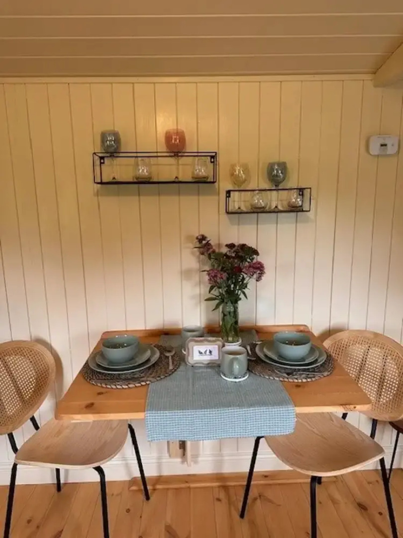 Shepherdshut-cotswolds-petfriendly-woodburner