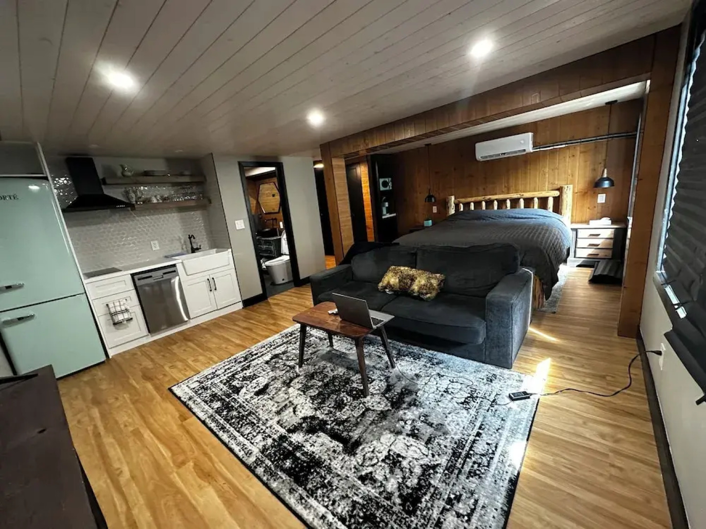 Beamsville Rustic Modern Suites