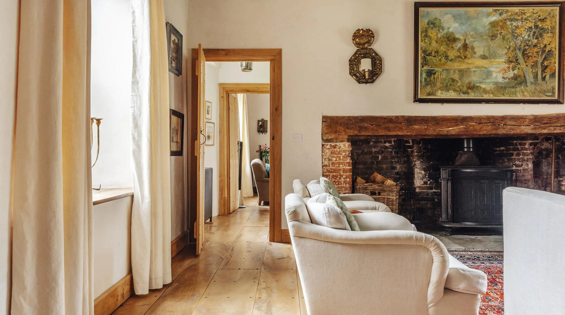 Lavish Tudor Hall Gardens - Sleeps 14