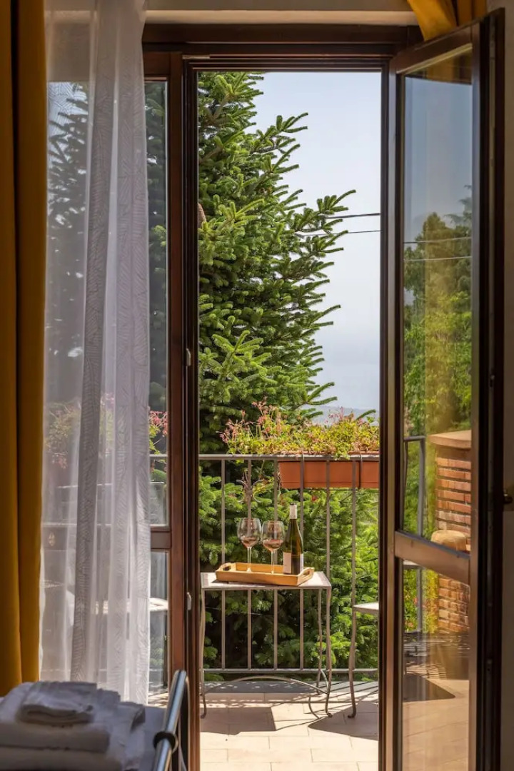 Etna Sunshine Rent Rooms