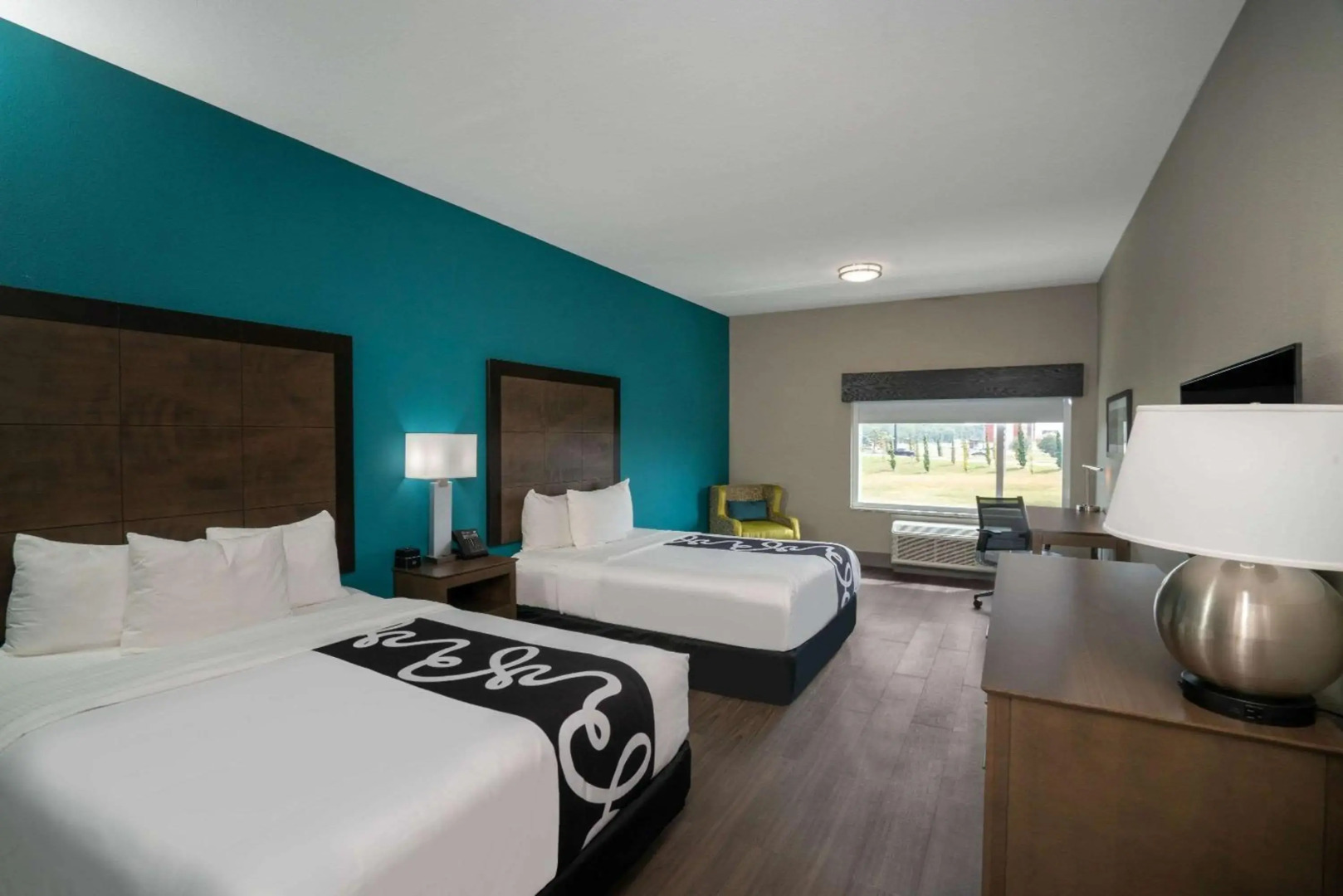 La Quinta Inn & Suites by Wyndham West Memphis