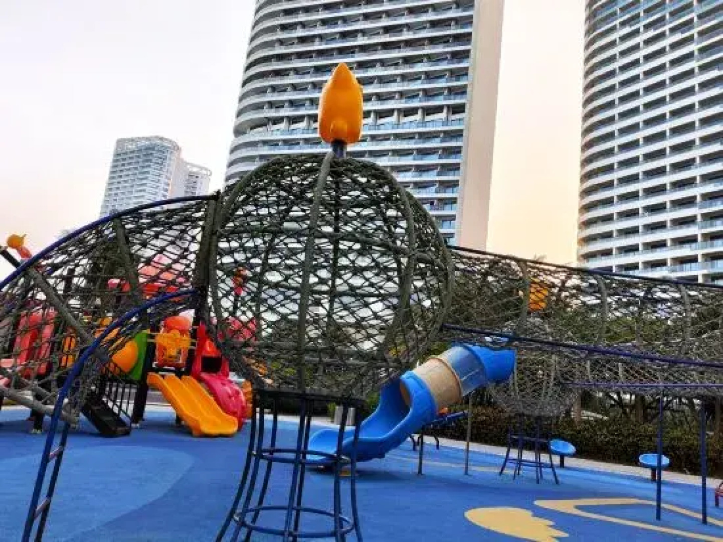 Watching the Sunrise Hotel on the Sea