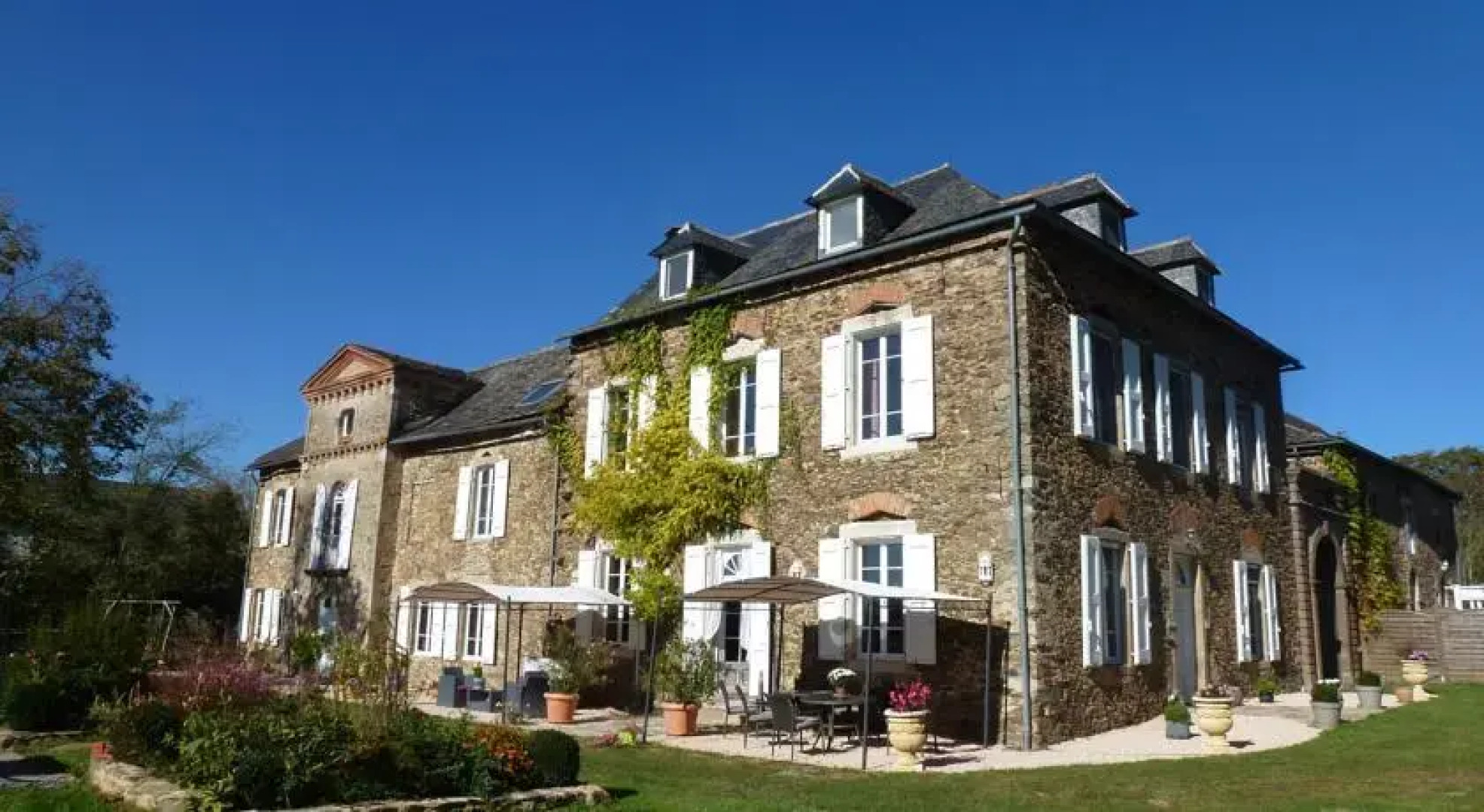 Château de Vèzes, Gîtes Source de Vie