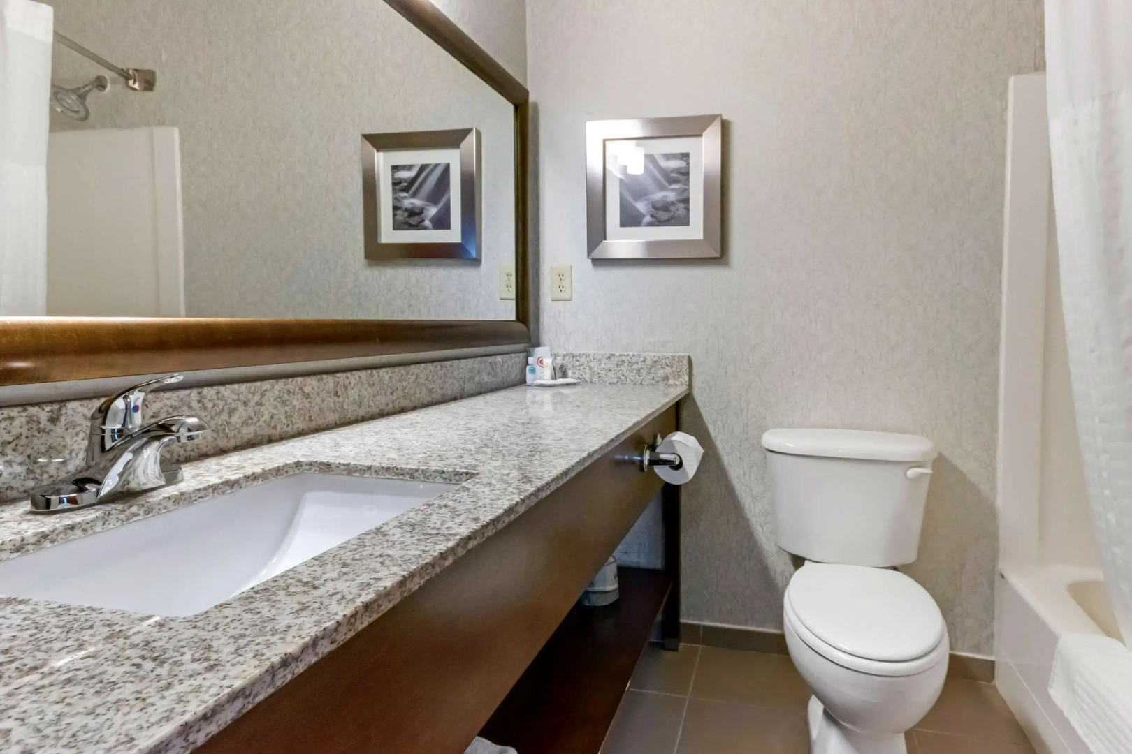 Comfort Inn & Suites Market - Airport