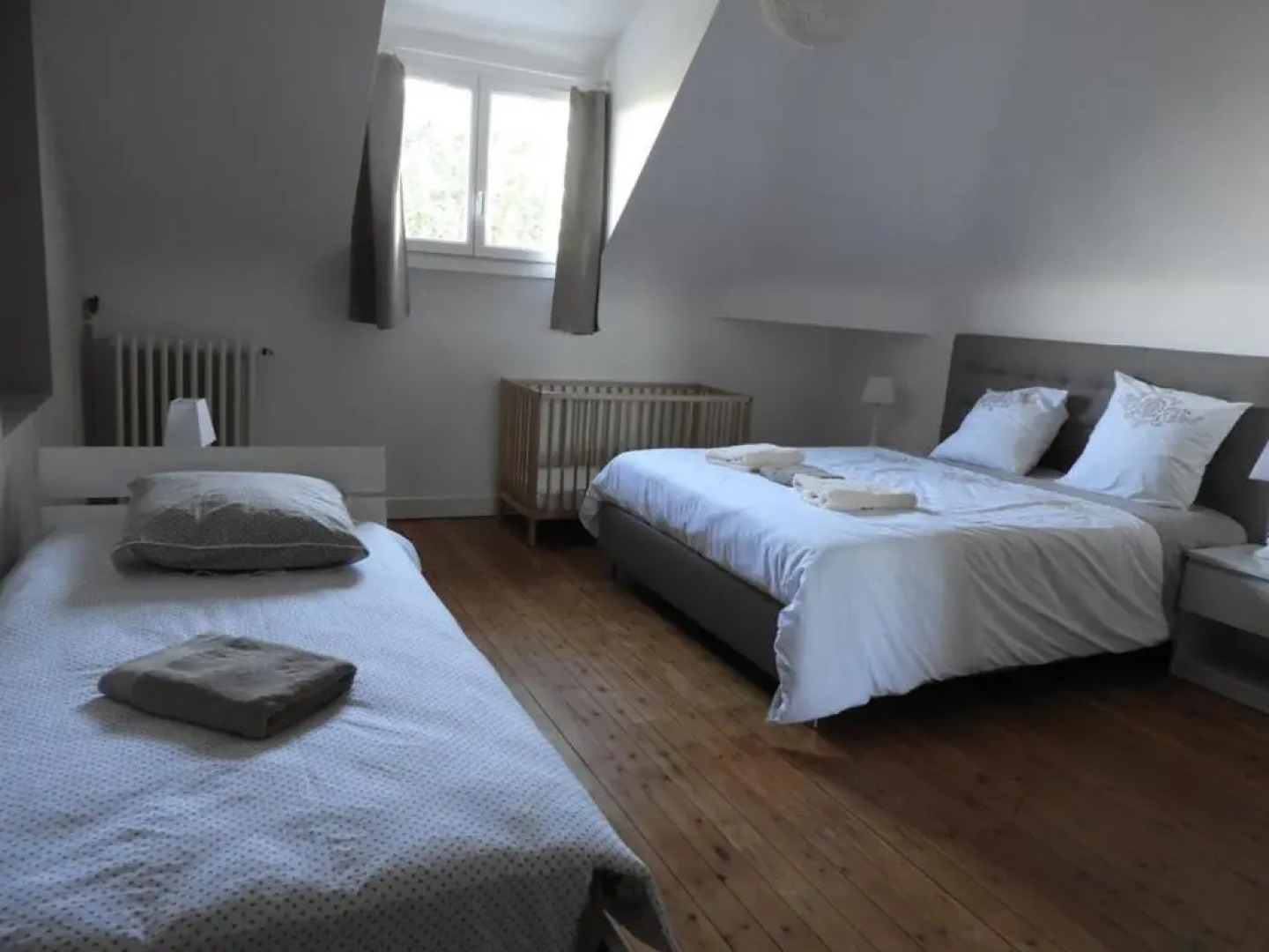 MAISON ÉCOMMOY, 5 PIèCES, 14 PERSONNES - FR-1-410-318