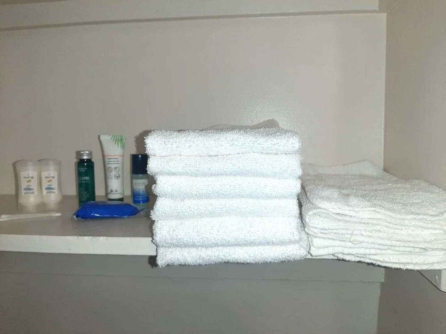 The New Star Motel with Studio-Kitchens: 1950s Extended-Stay Lodging and Retreat Center