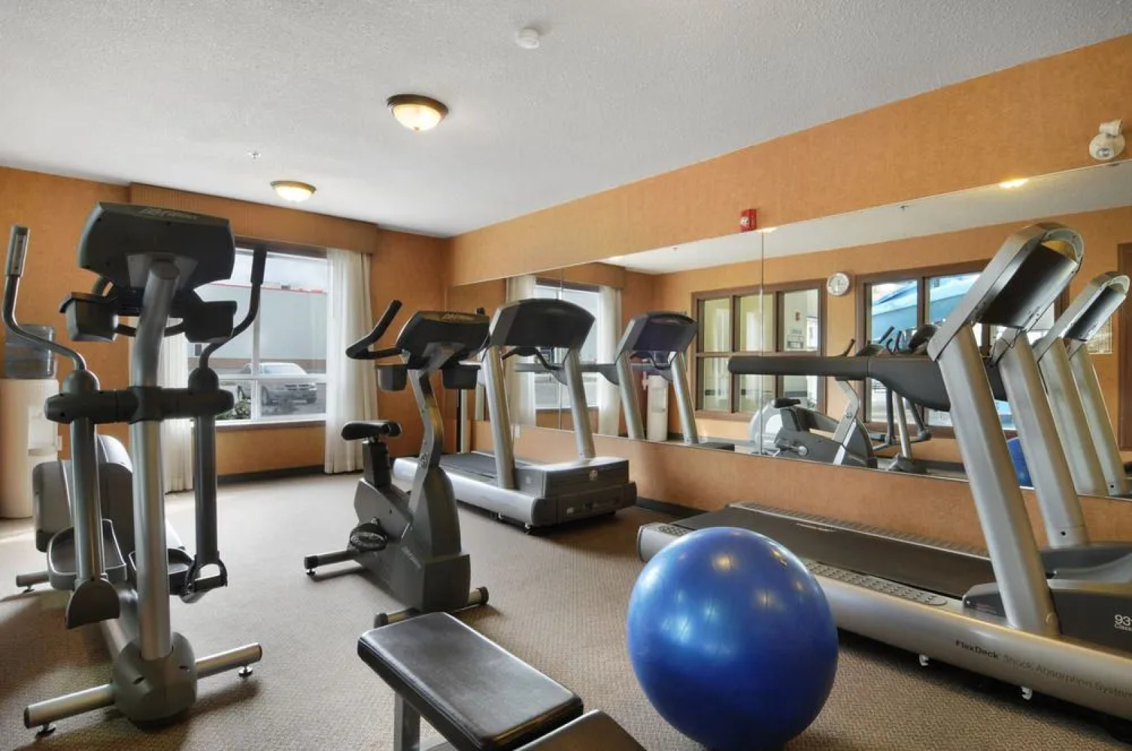 Days Inn & Suites Strathmore