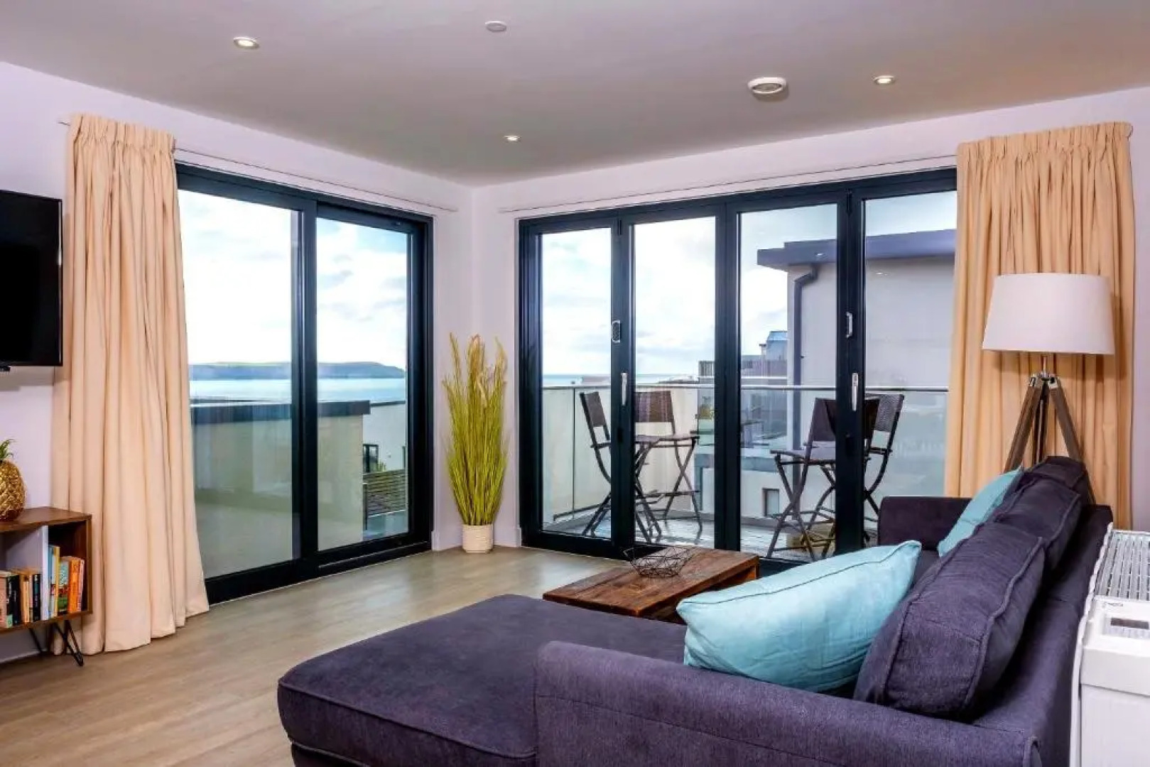 12 Putsborough - luxury flat, 4 minutes to Woolacombe beach with shared indoor pool.