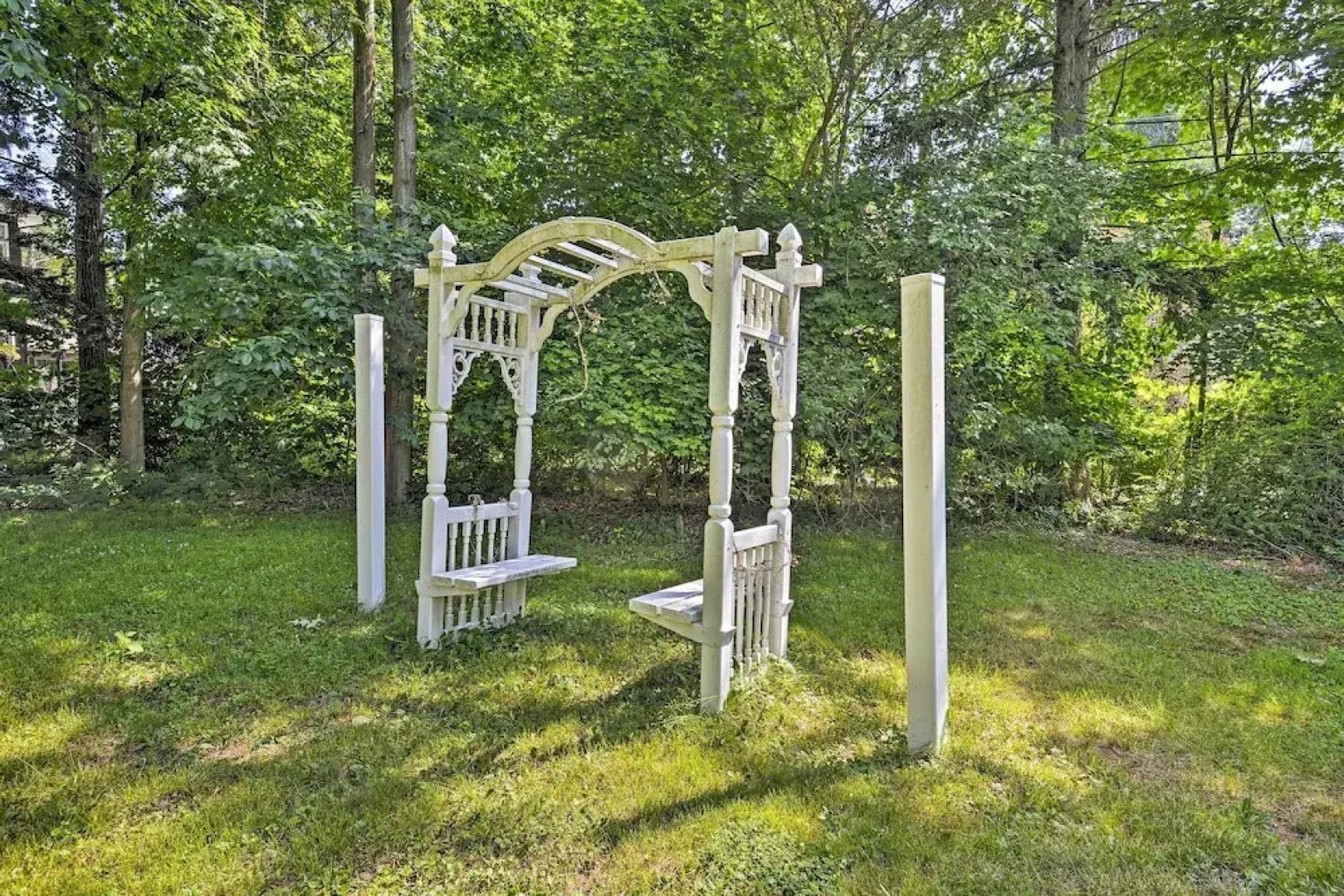 Near Keuka Lake: Walkable Paradise!