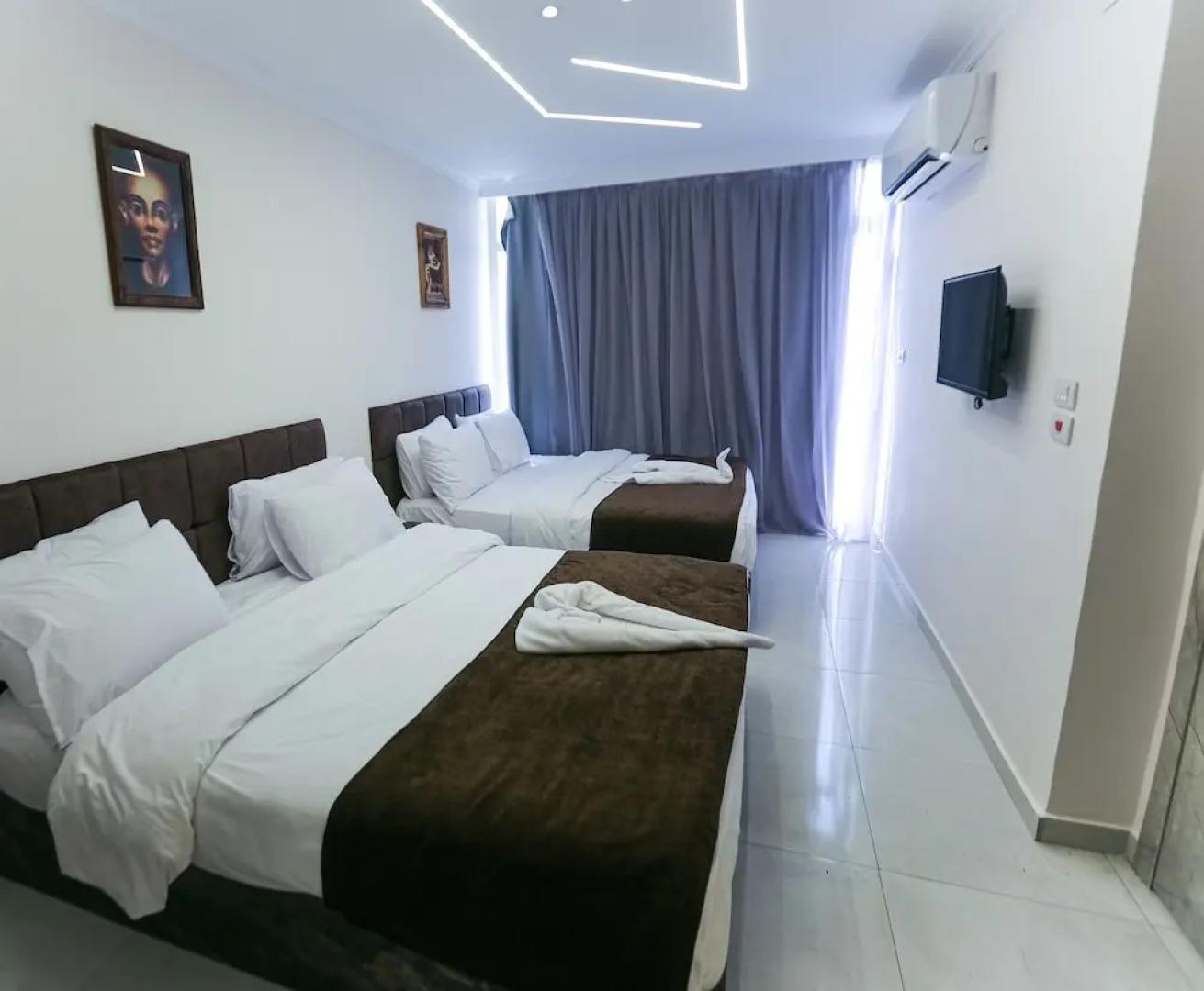 Shadow Pyramids View INN