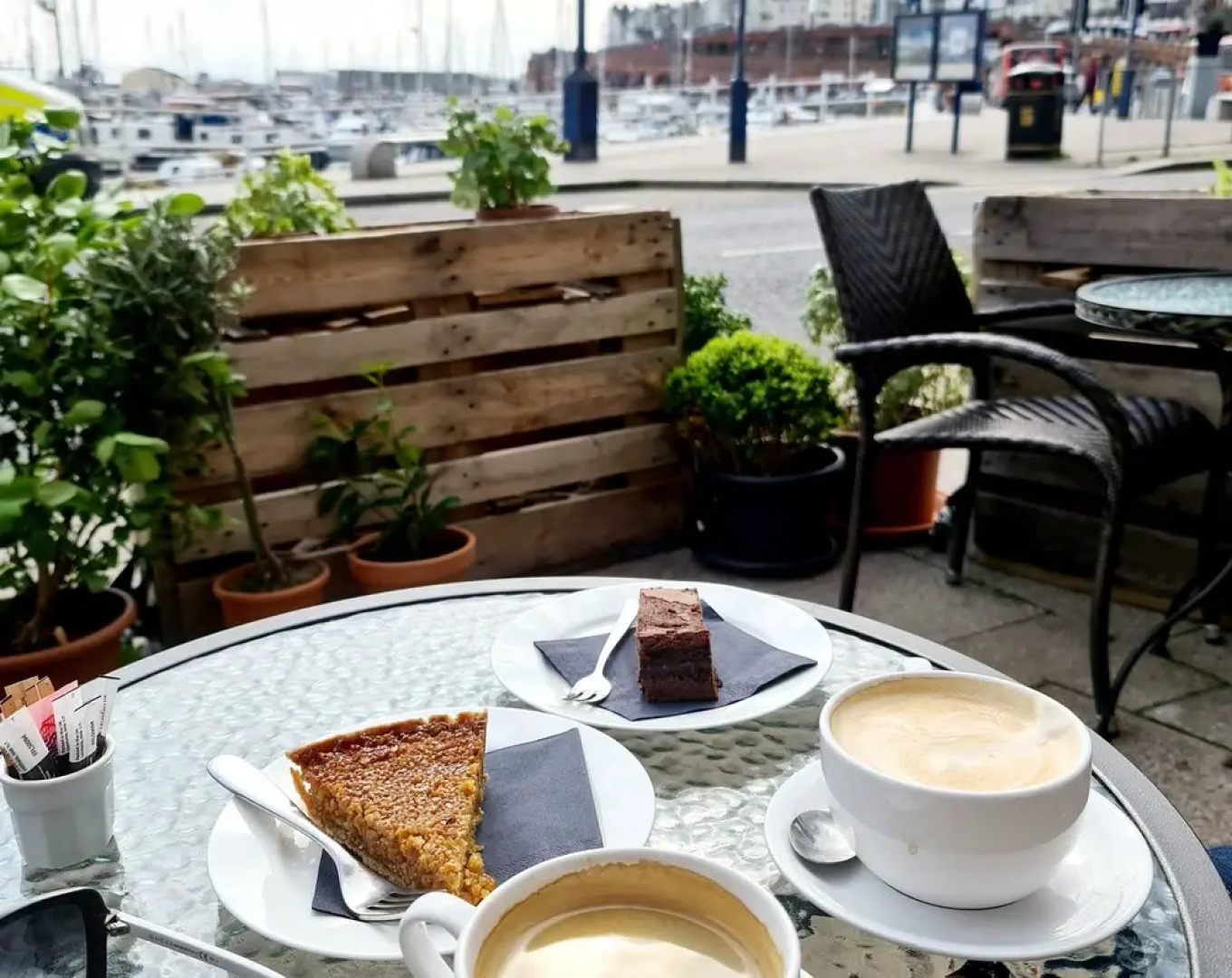 Shore Thing - Beachfront Apartment - Sleeps 4