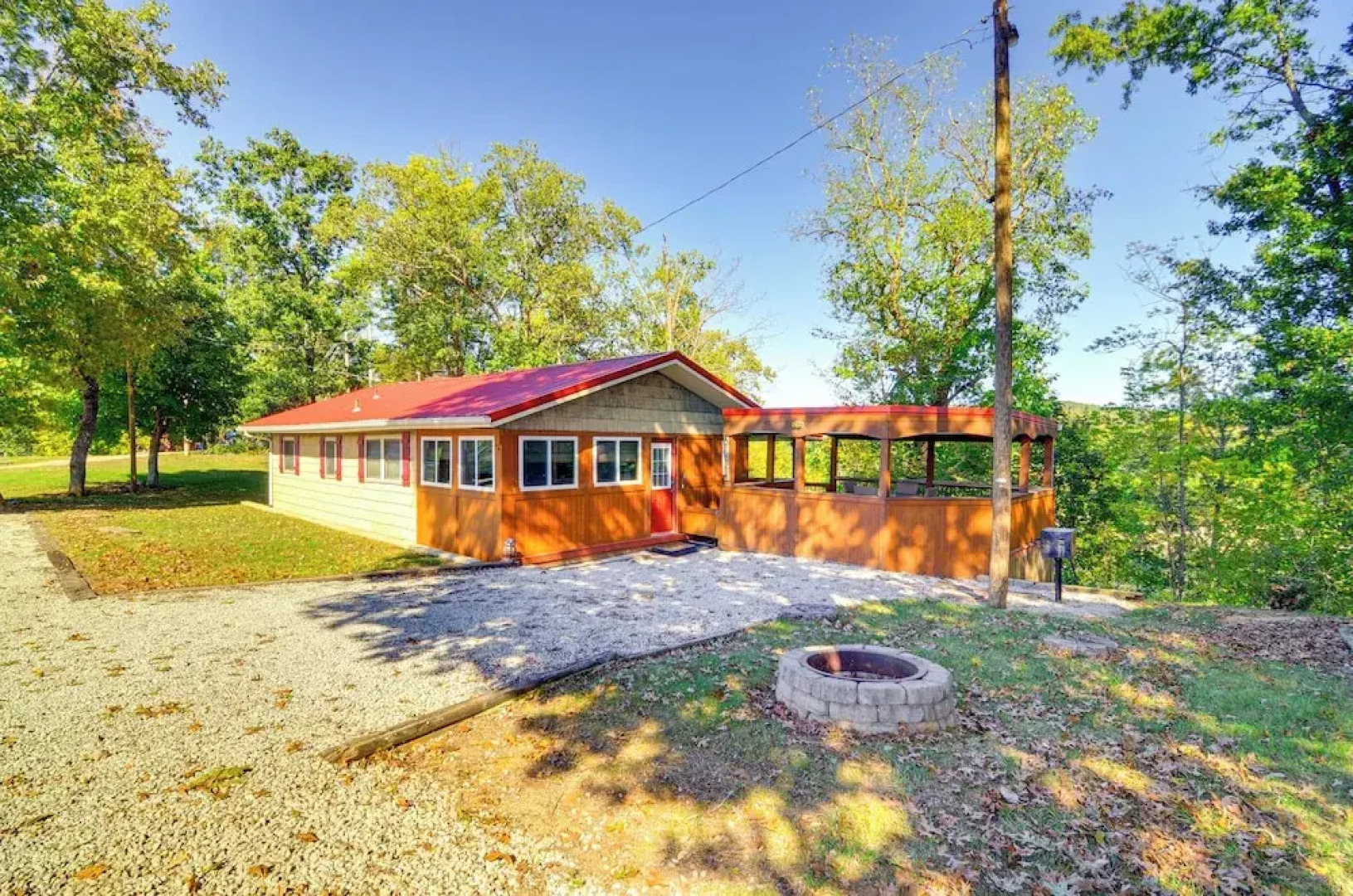 4 Mi to Cumberland River: Cabin w/ Deck & Fire Pit