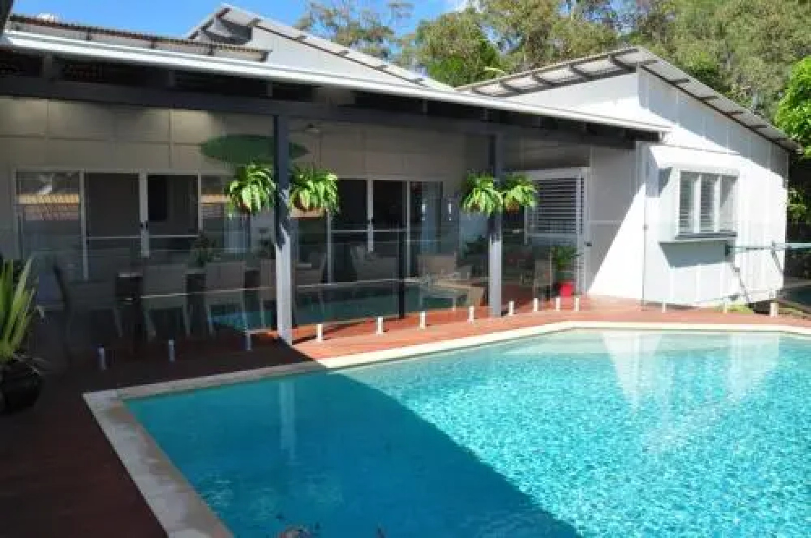10 Double Island Drive Modern Family Home Centrally Located Swimming Pool & Outdoor Area