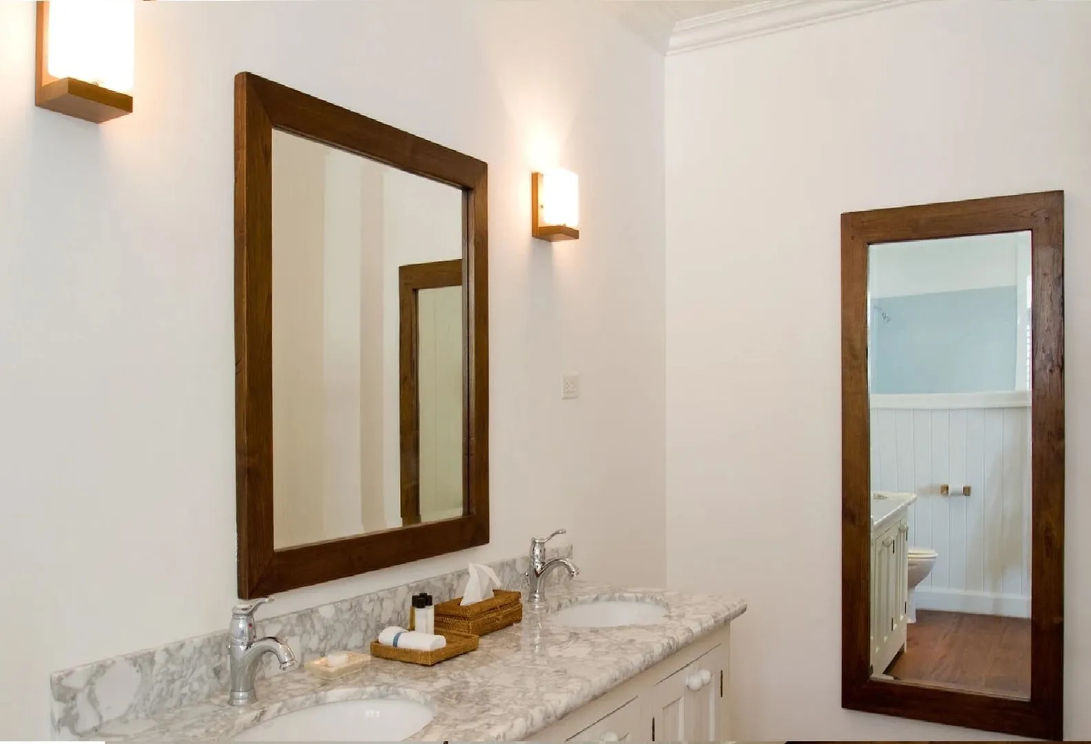 Atlantis Historic Inn