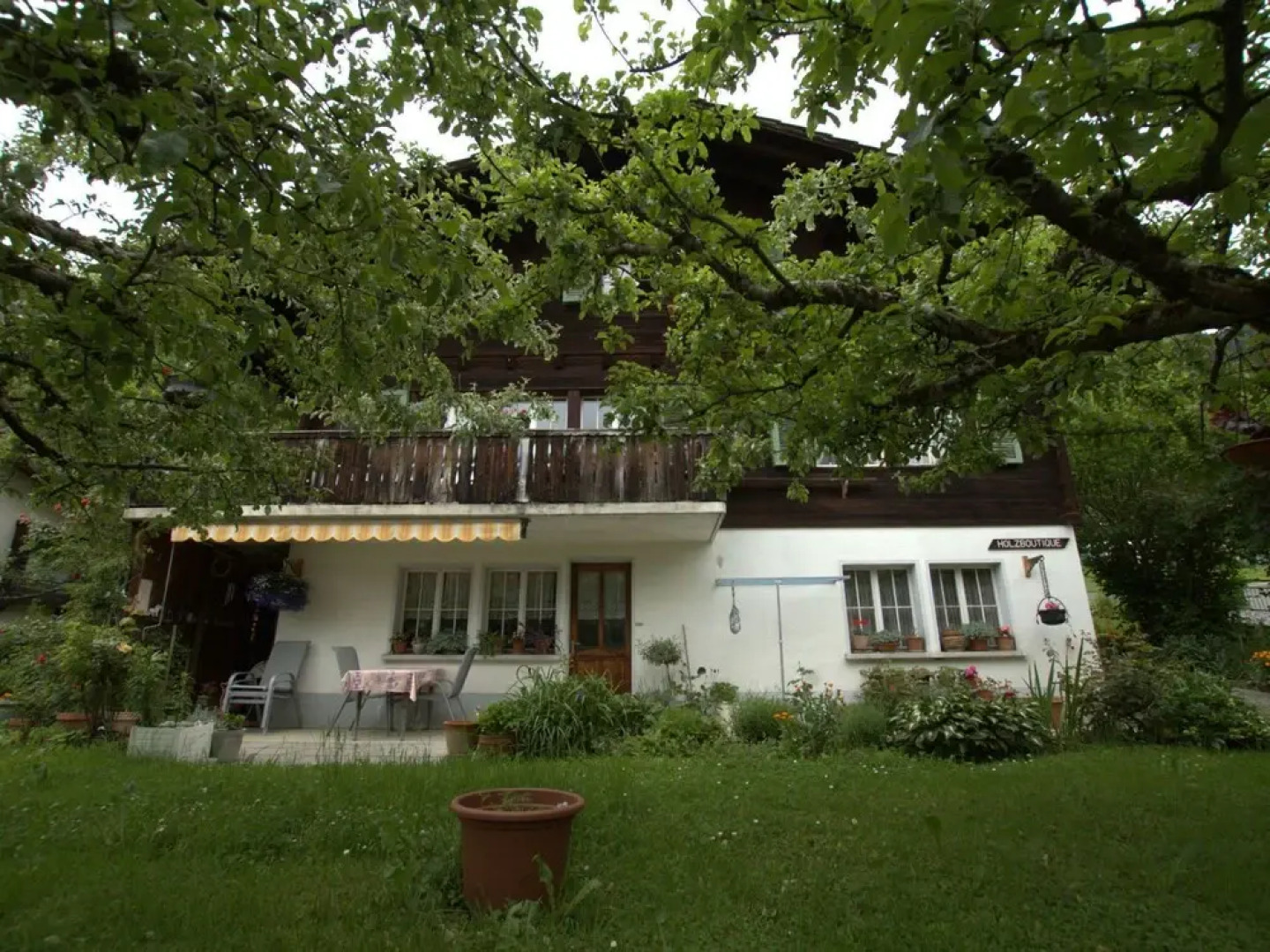 Neat House With View at the Mountains Near Lake Brienz