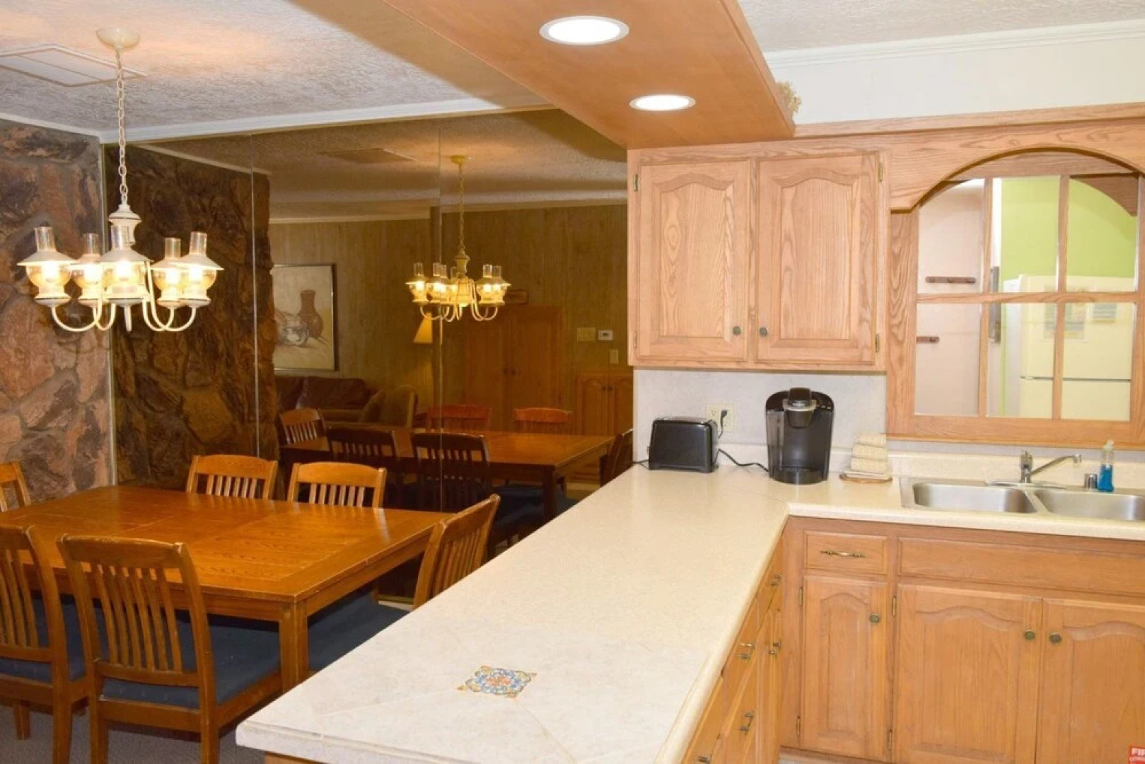 Claim_jumper_townhouse_19