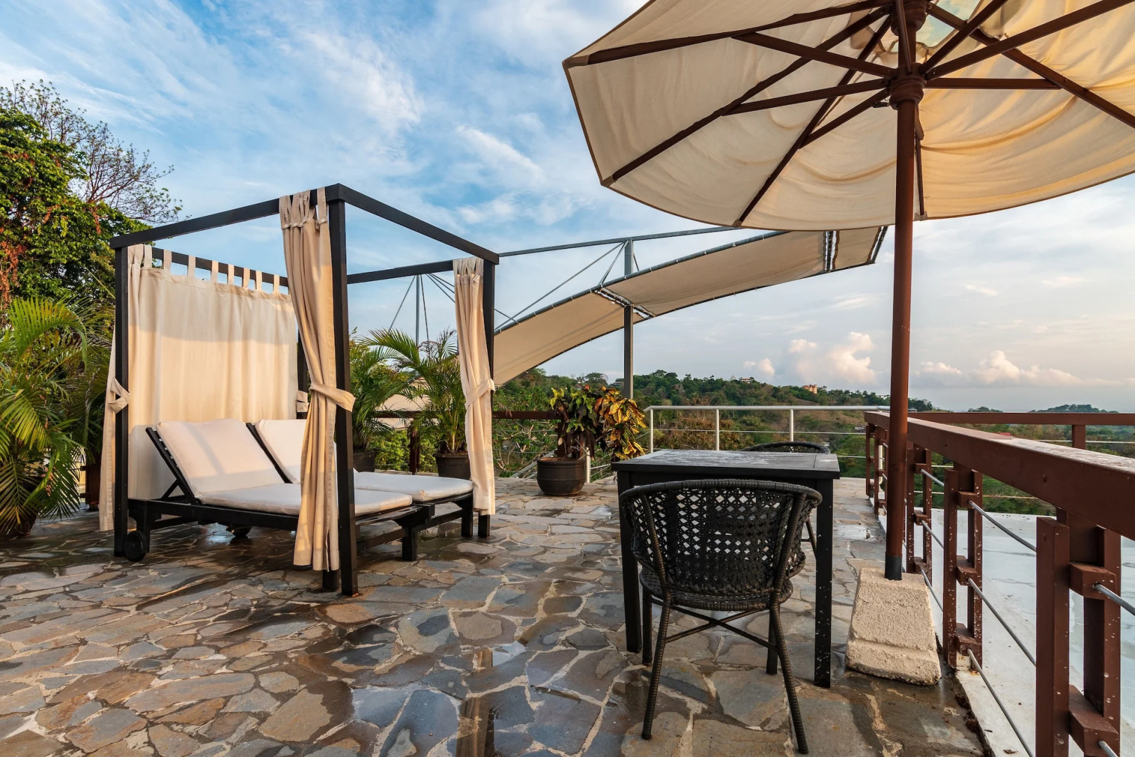 Gaia Hotel And Reserve