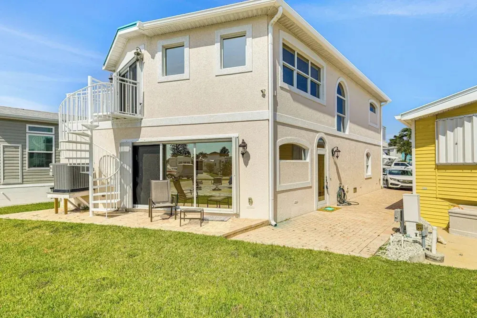 Ocean Access, Mini Golf & Pools: Jensen Beach Gem