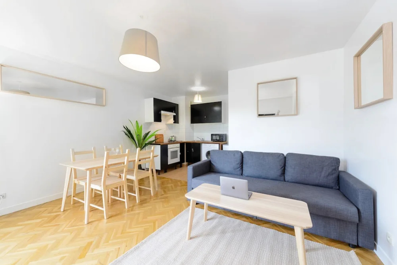 T2-4 pax Disneyland Paris with private parking