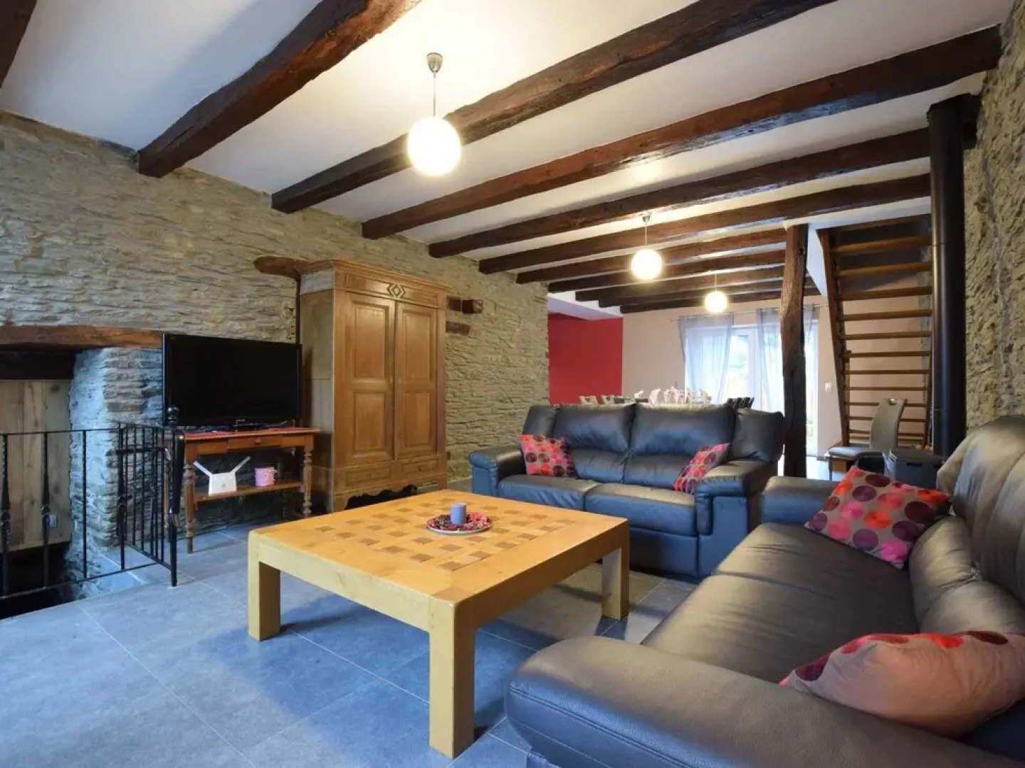 Pretty Cottage with 2 Bathrooms near Neufchateau