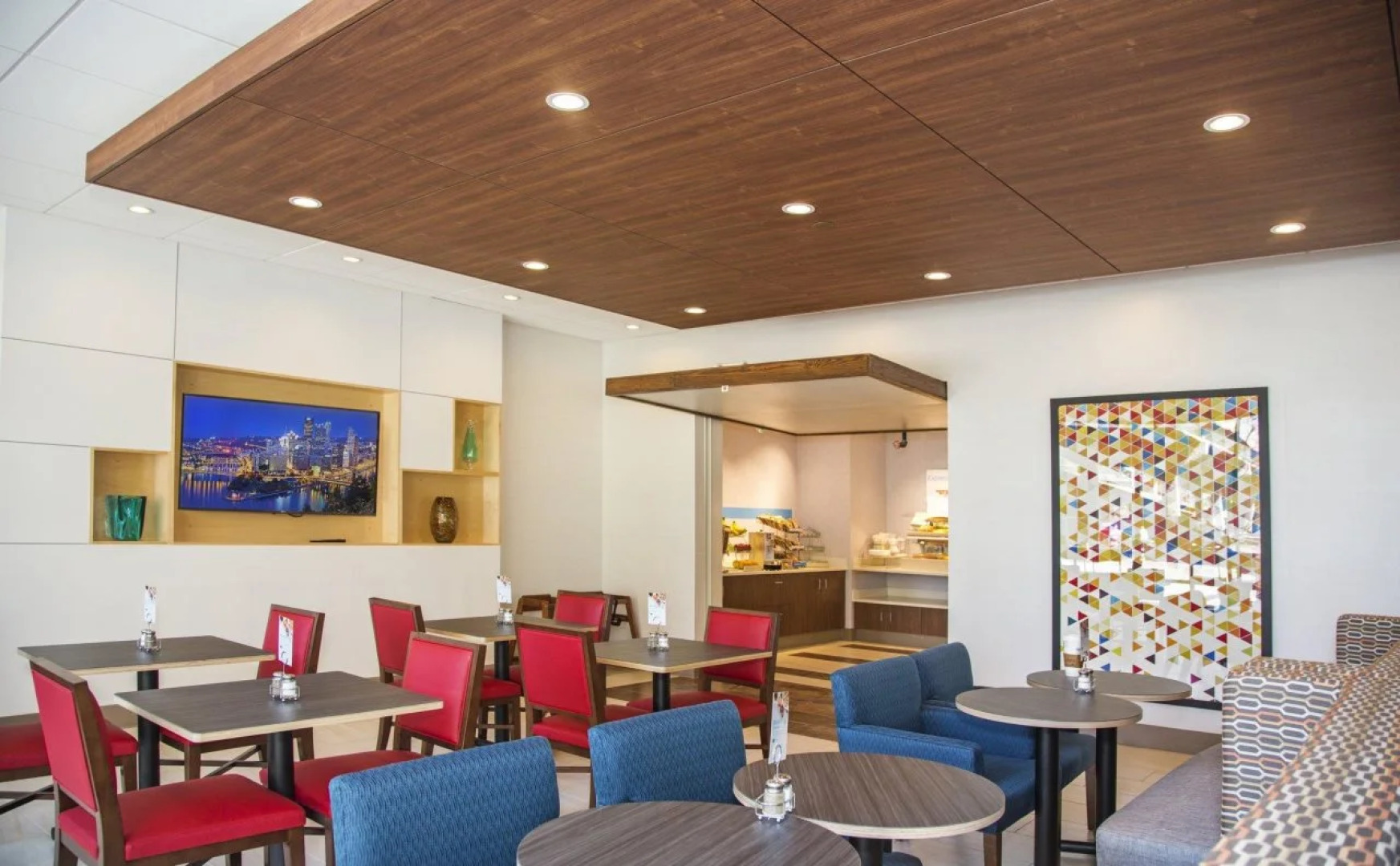 Holiday Inn Express & Suites Pittsburgh North Shore by IHG