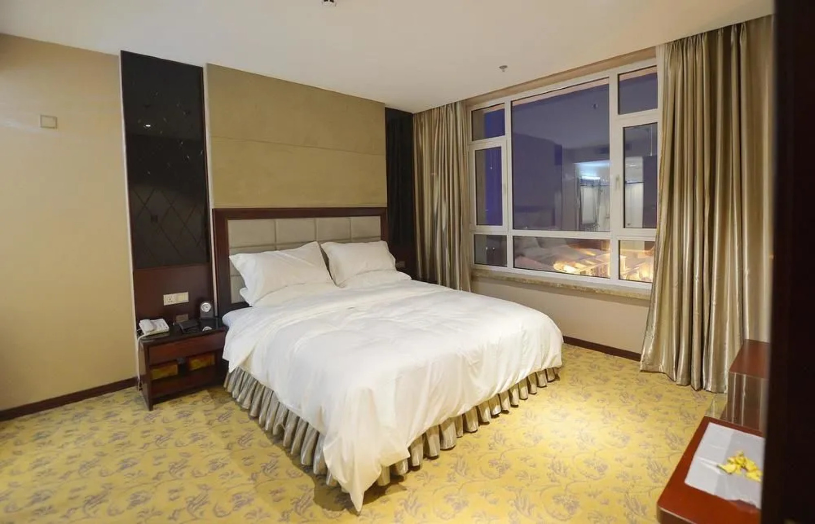 Dandong Jiangbin International Hotel (Yalu River Broken Bridge Scenic Spot Railway Station Branch)