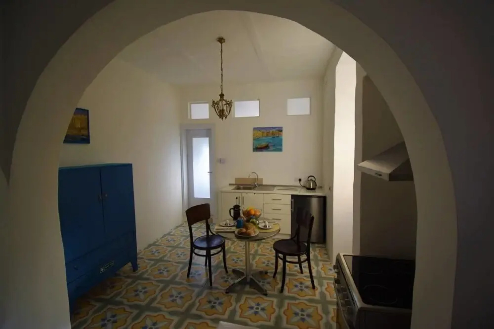 Stylish Maltese Retreat- Stunning Water Views & AC