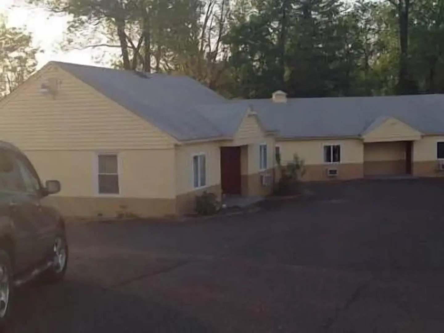 Colonial Village Motel