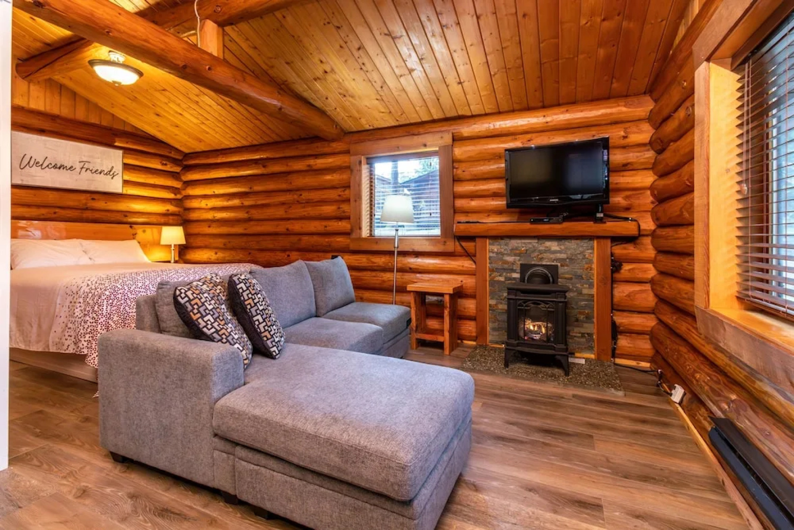 Riverbend Cottages & RV Resort