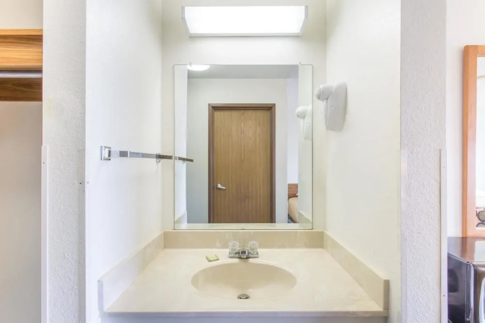 Super 8 Motel - Racine