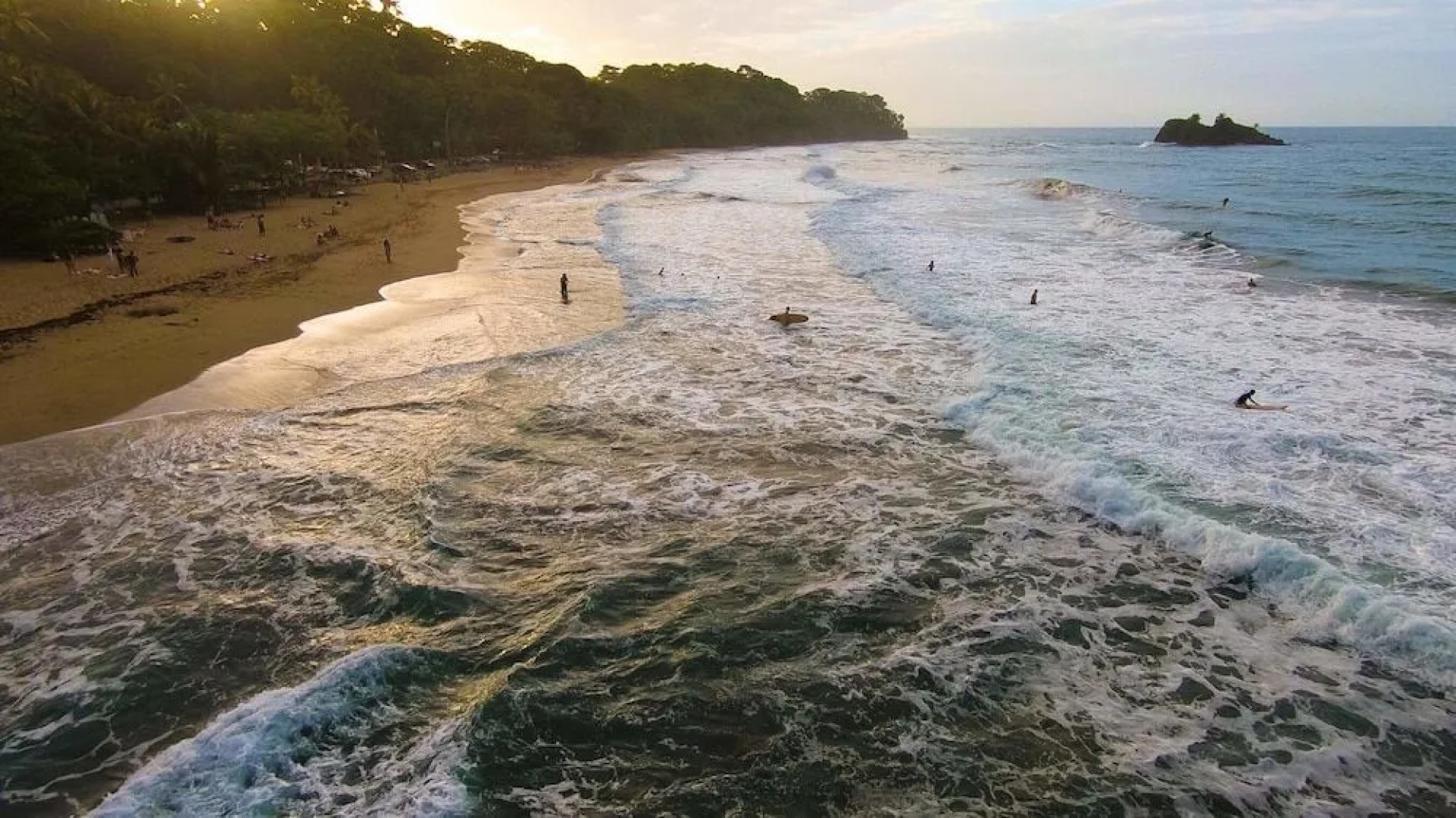 MI Casa Hostel & Hotel El Tesoro