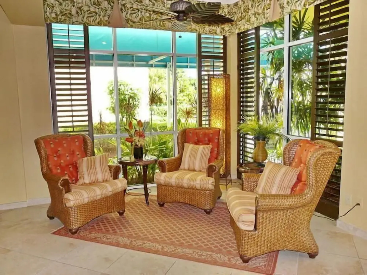 Luxurious Beachfront Condo With Glorious Ocean Views